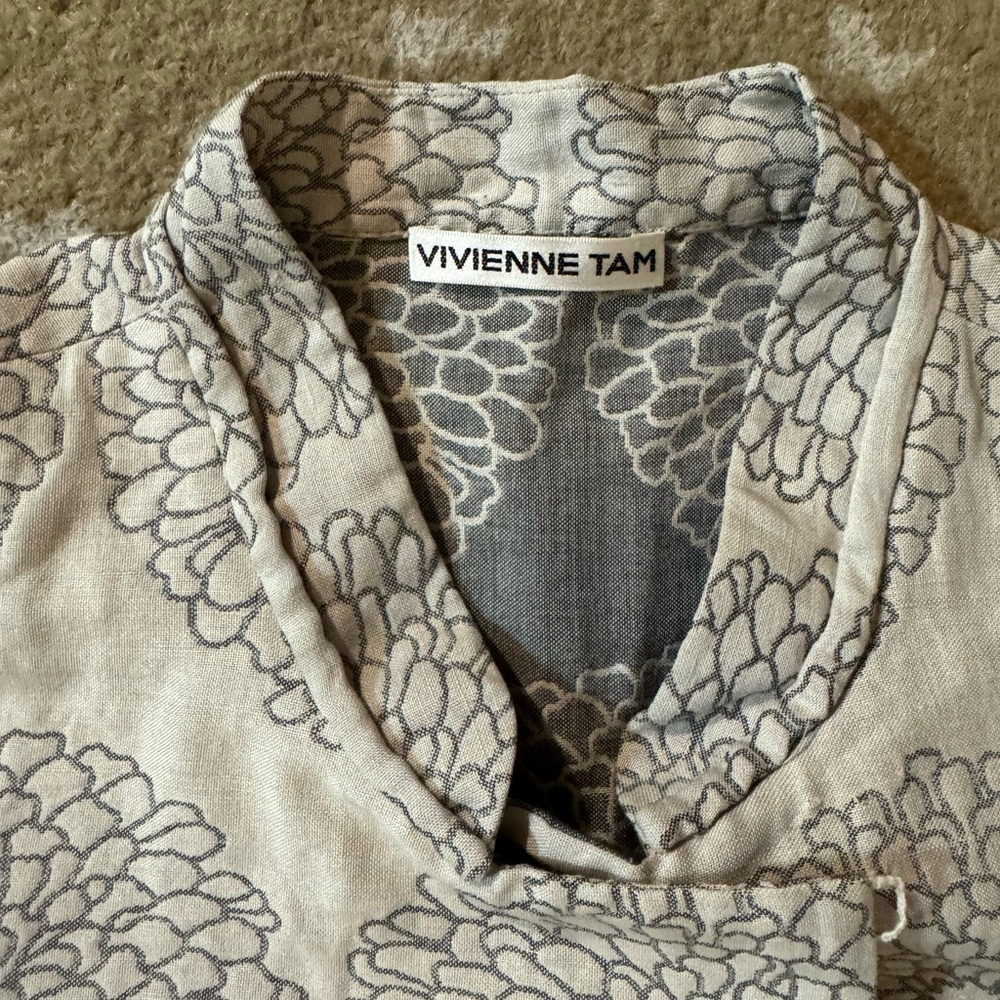 Classy Fabulous brocade jacket…timeless design… very good condition